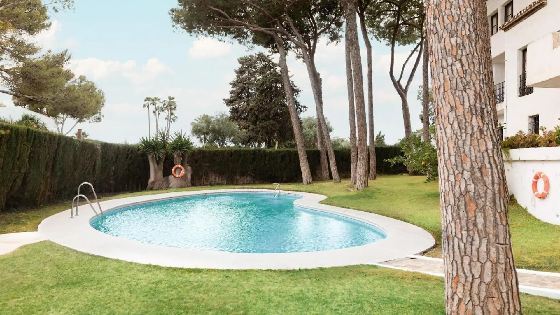 Apartment Los Pinos De Aloha Golf Marbella