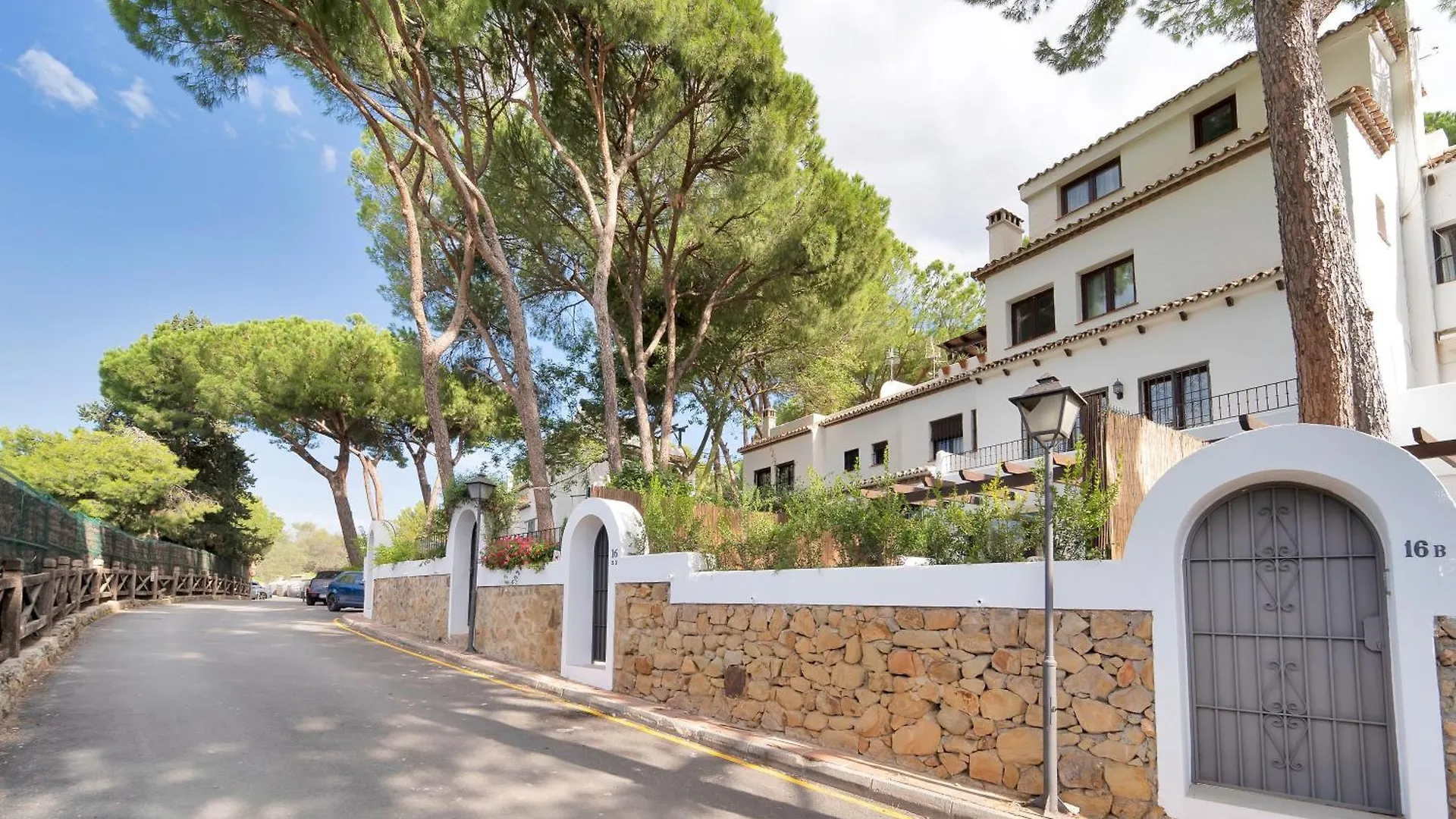 Apartment Los Pinos De Aloha Golf Marbella
